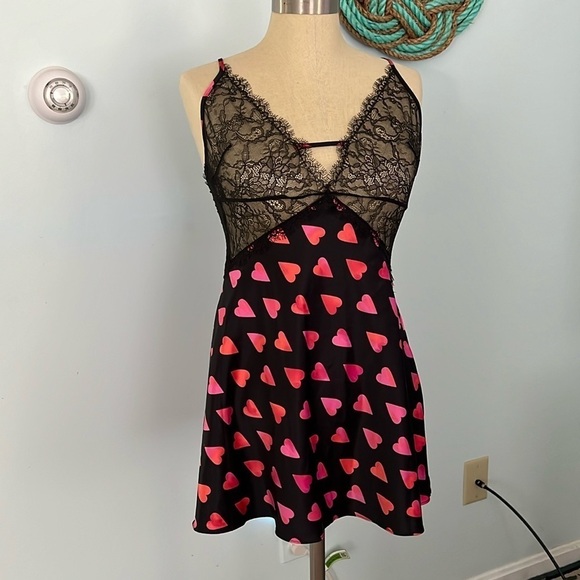 Victoria’s Secret Chemises Black Lace Trim Pink Hearts size M - Picture 1 of 7